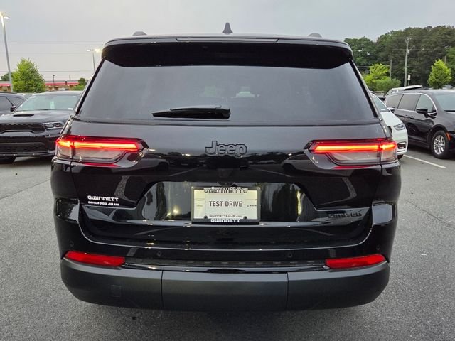 New 2025 Diamond Black Crystal Pearl-Coat Exterior Paint Jeep Limited image 7