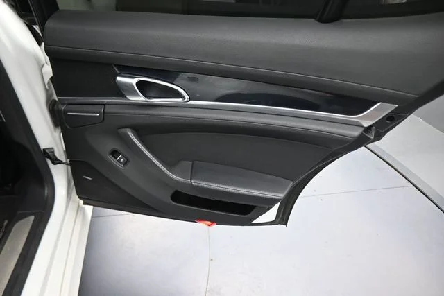 Used 2016  Porsche 4 image 15