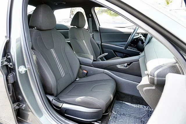 Used 2025 Gray Hyundai SEL Sport image 11