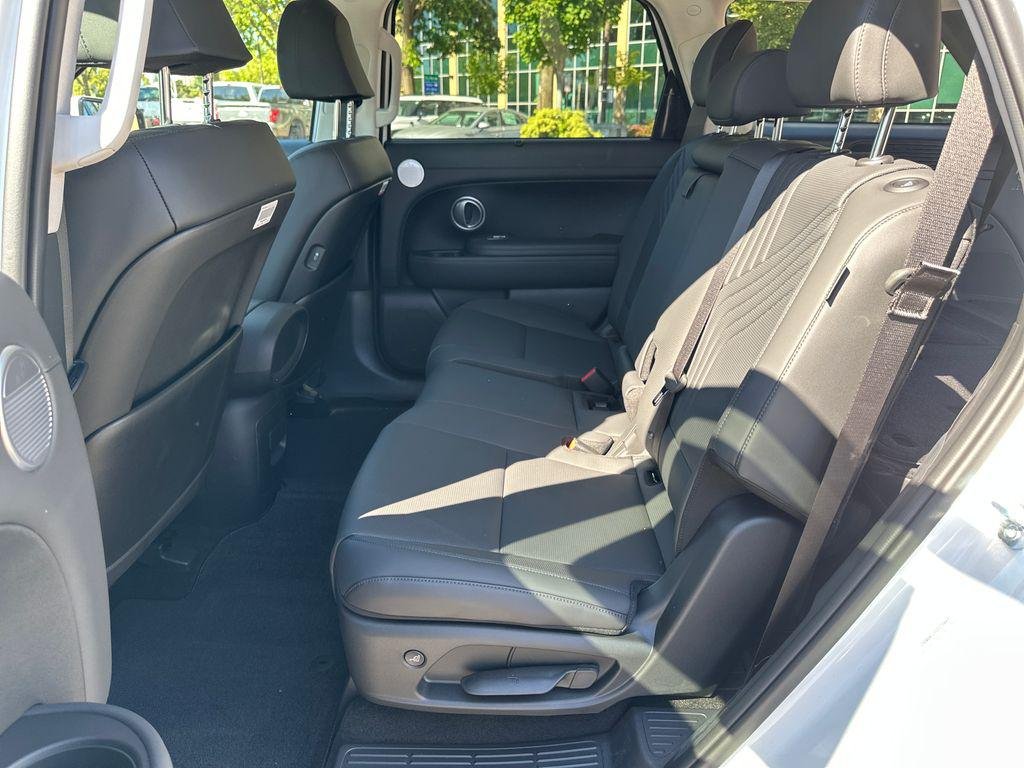 New 2026 White Hyundai SEL AWD image 15