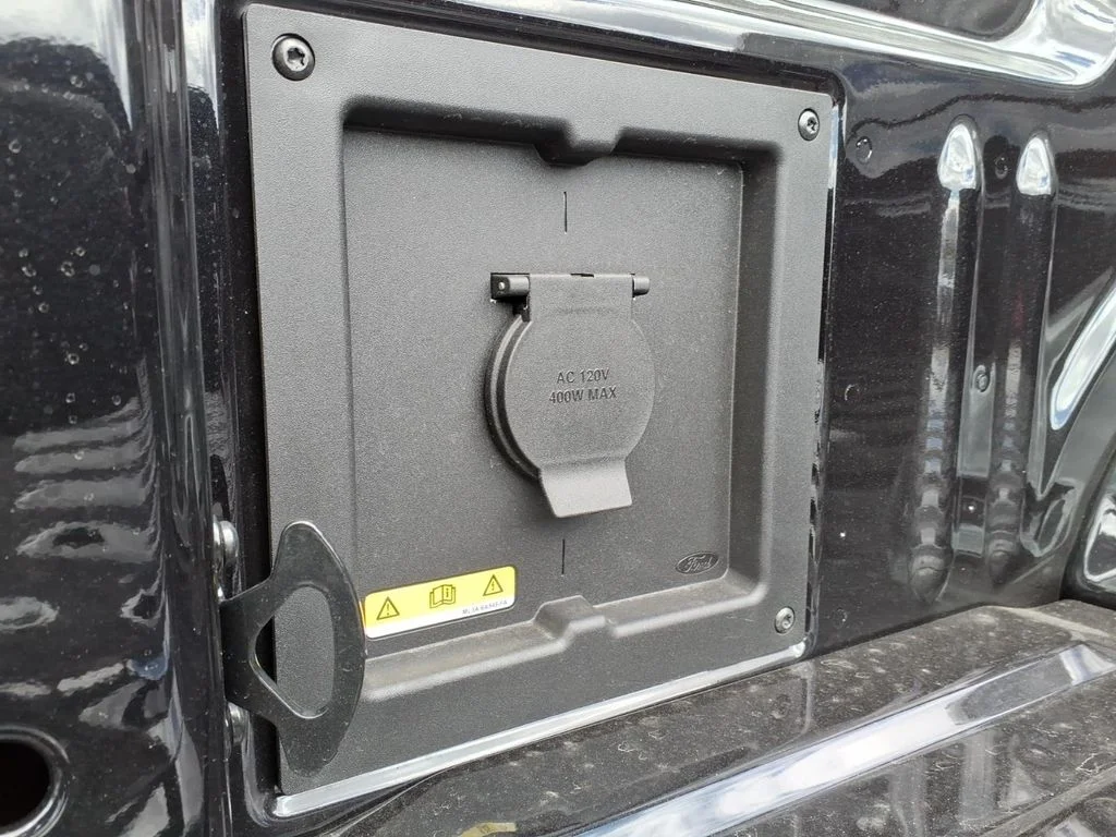 New 2026 Agate Black Metallic Ford XLT image 8