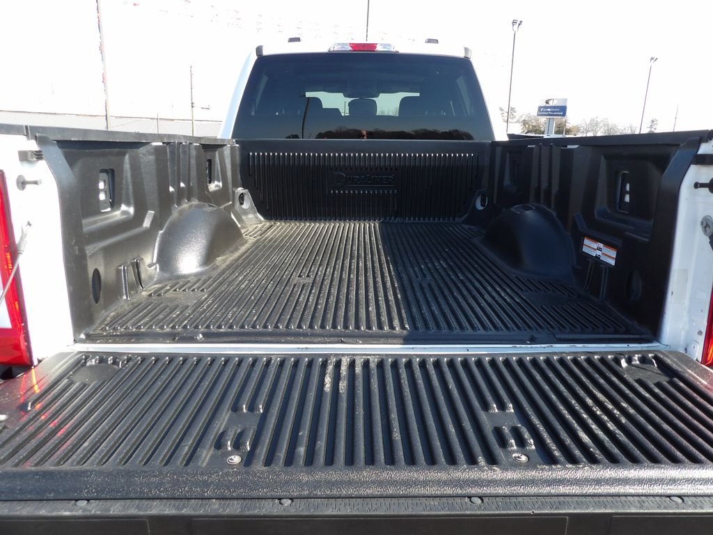 Used 2024 Oxford White Ford XLT image 17