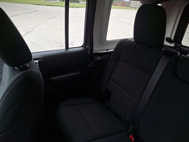 Used 2018 Gray Jeep Unlimited Sport image 18