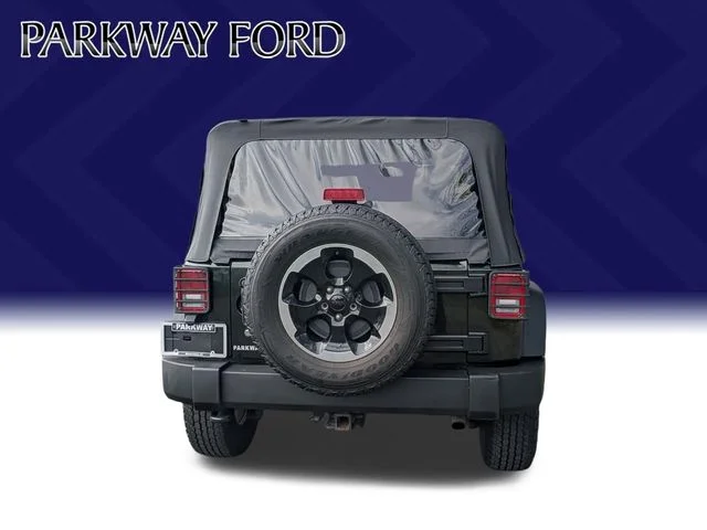Used 2011 Green Jeep Unlimited Sport image 6