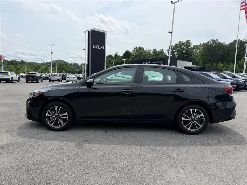 Used 2024 Black Kia LXS image 4
