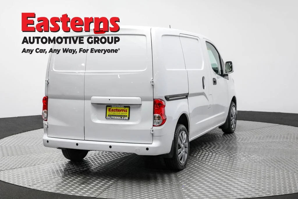 Used 2021 White Nissan SV image 5