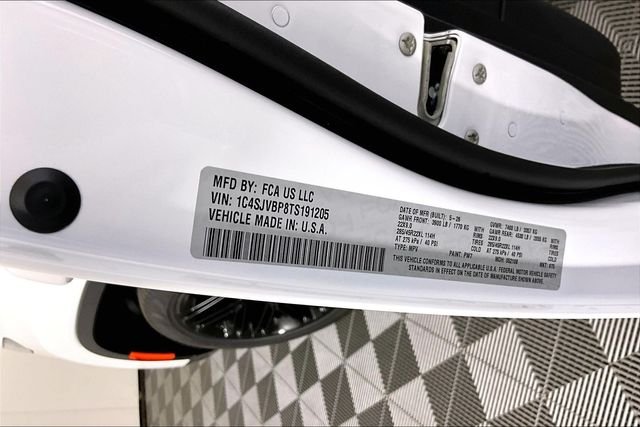 New 2026 Bright White Clear-Coat Exterior Paint Jeep Limited Reserve image 9