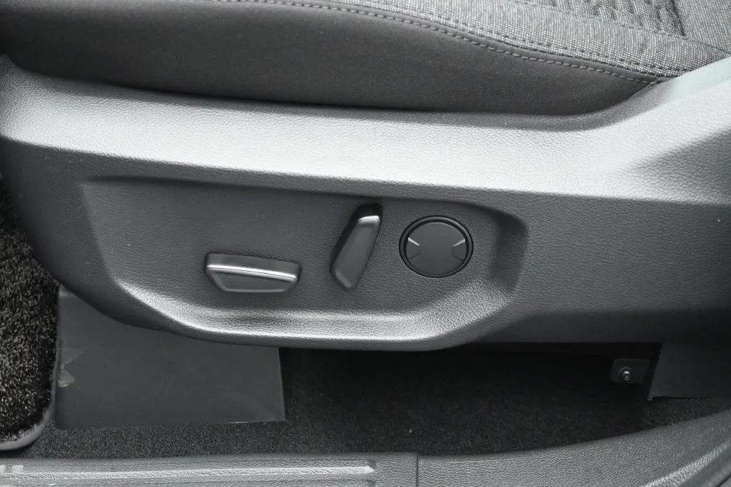 New 2026 Carbonized Gray Metallic Ford XLT image 9