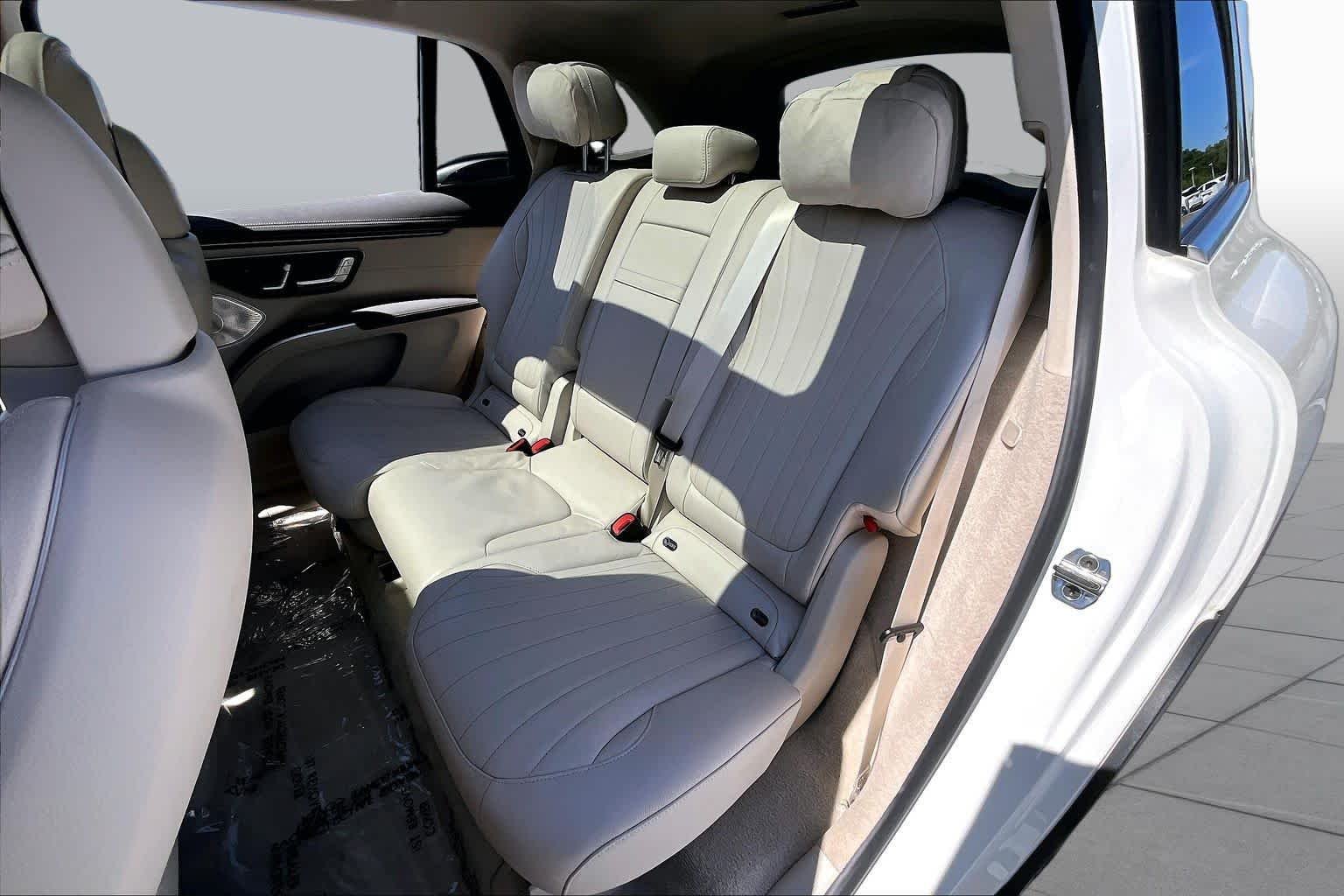 Used 2023 MANUFAKTUR Diamond White Mercedes-Benz EQS 450+ image 19