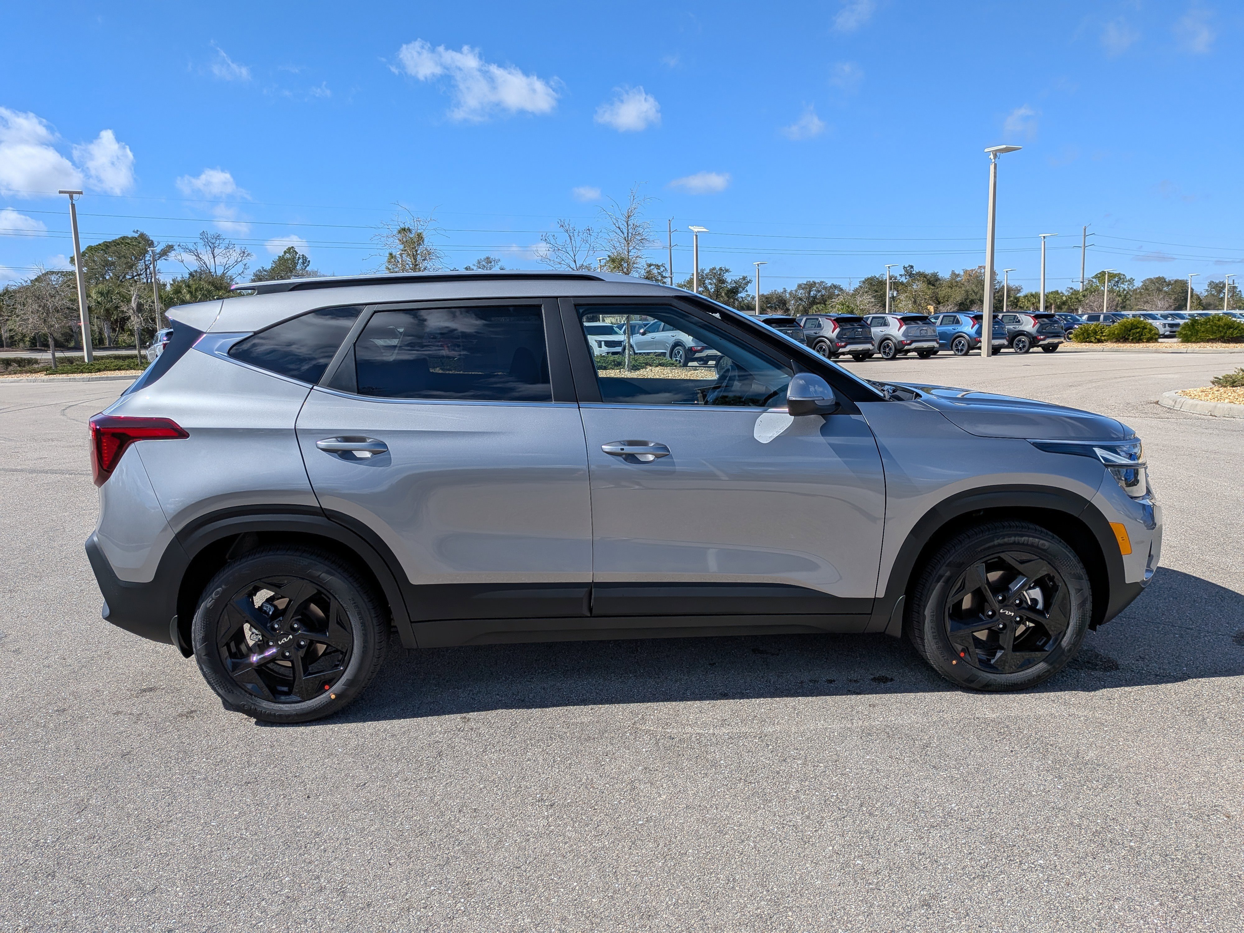 New 2026 Steel Gray Kia EX image 4