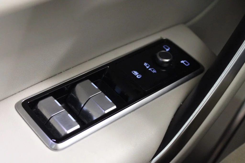 Used 2023 White Jaguar P250 S image 21