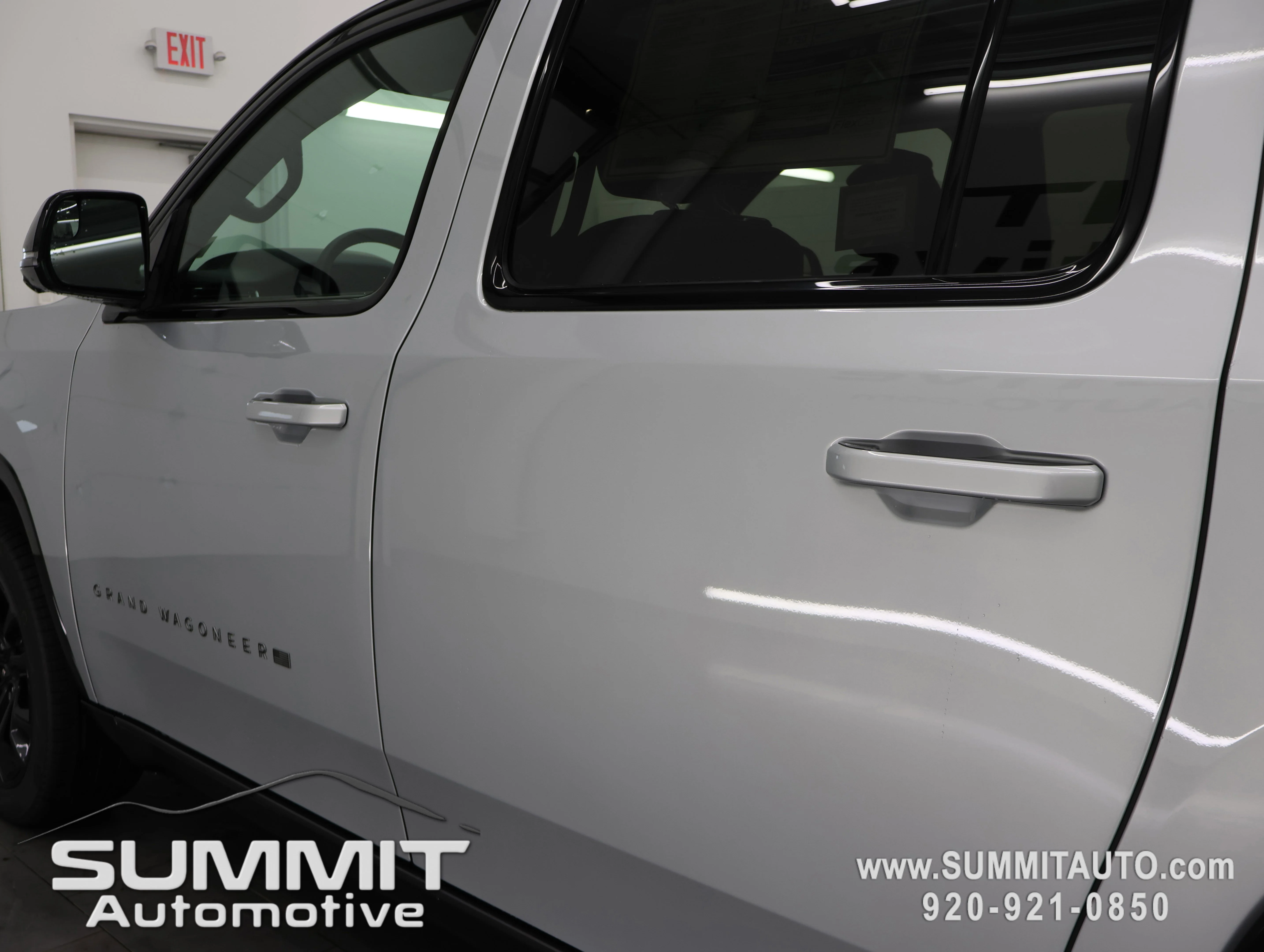 New 2026 Silver-Zynith Exterior Paint Jeep Summit Obsidian image 39