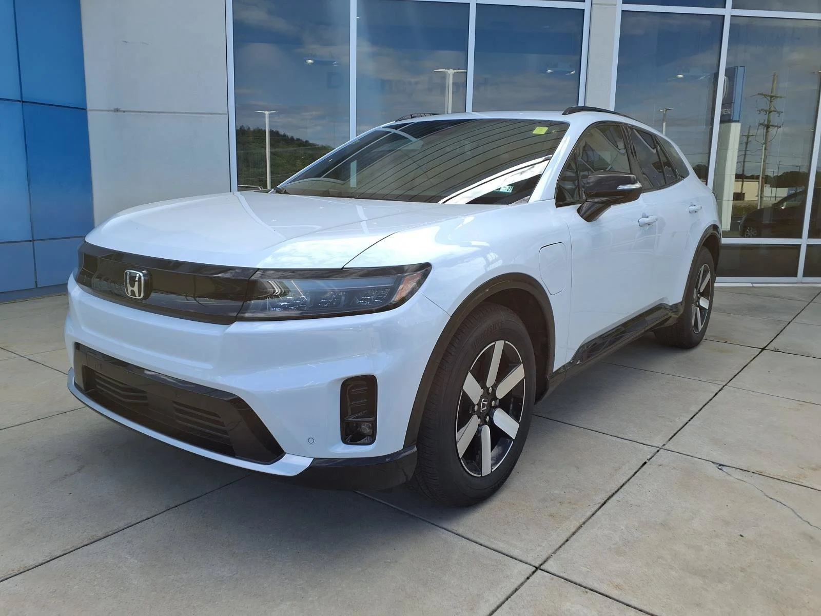 New 2026 FROSTLINE WHITE PEARL Honda Touring image 4