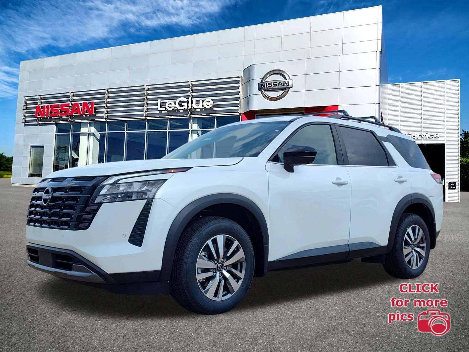 2026 Nissan Pathfinder SL 4WD's photo