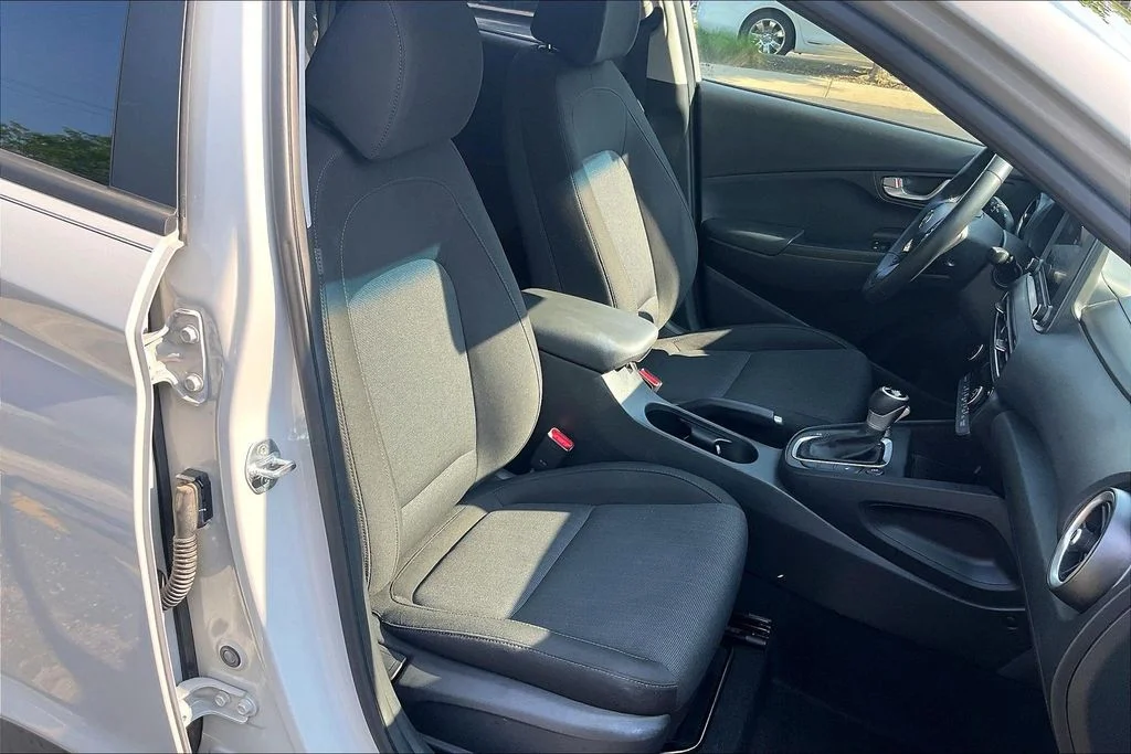Used 2022 Silver Hyundai SEL image 7
