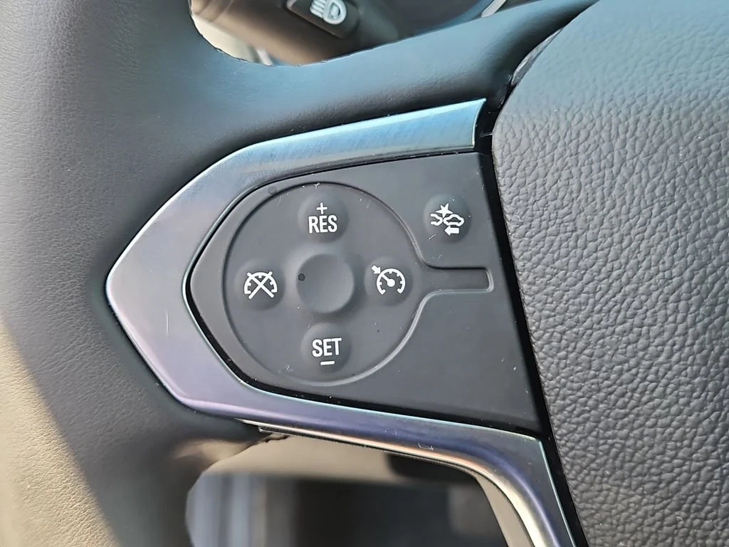 Used 2023 Summit White Chevrolet LT Cloth image 26