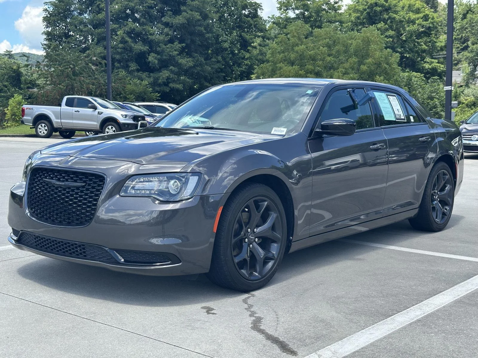 Used 2020 Granite Crystal Metallic Clearcoat Chrysler Touring image 3