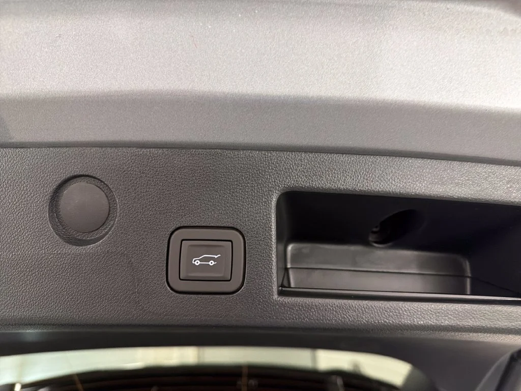New 2027 Sterling Metallic GMC Elevation image 9