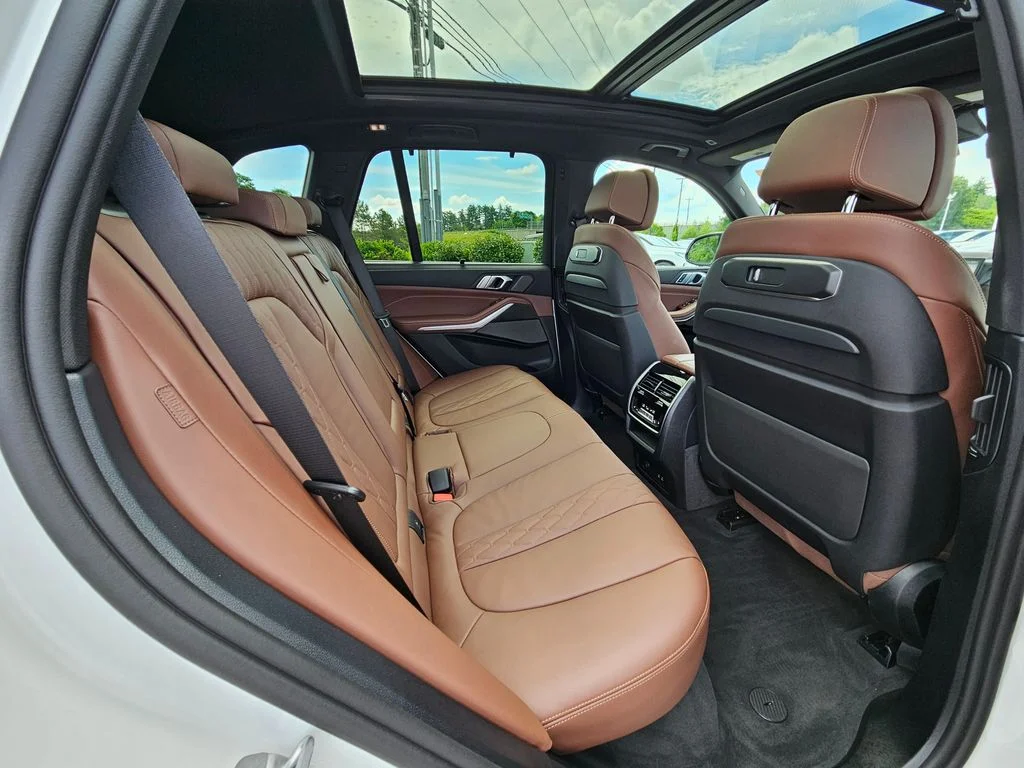 Used 2026 Mineral White Metallic BMW M60i image 21