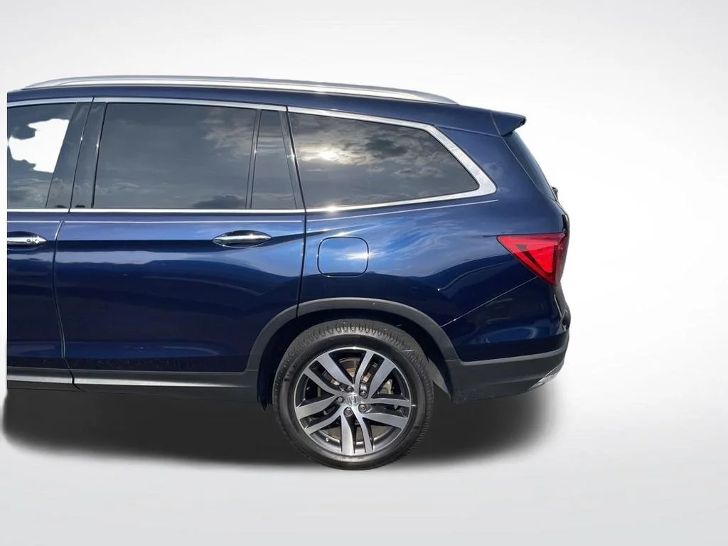 Used 2018 Blue Honda Touring image 7