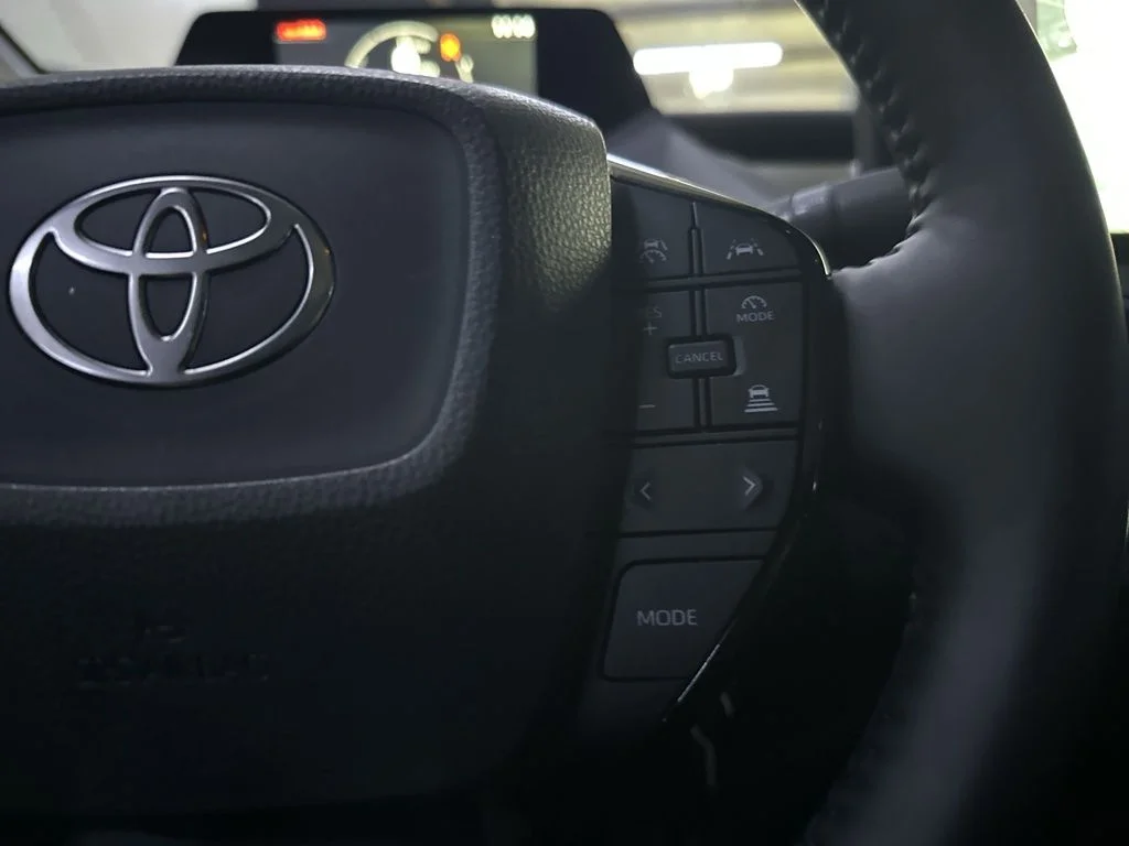 Used 2024  Toyota XLE image 13