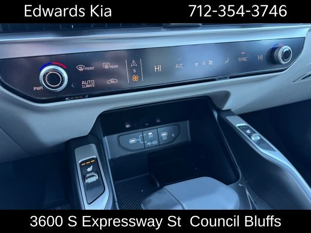 2025 Kia Sorento S - Photo 22