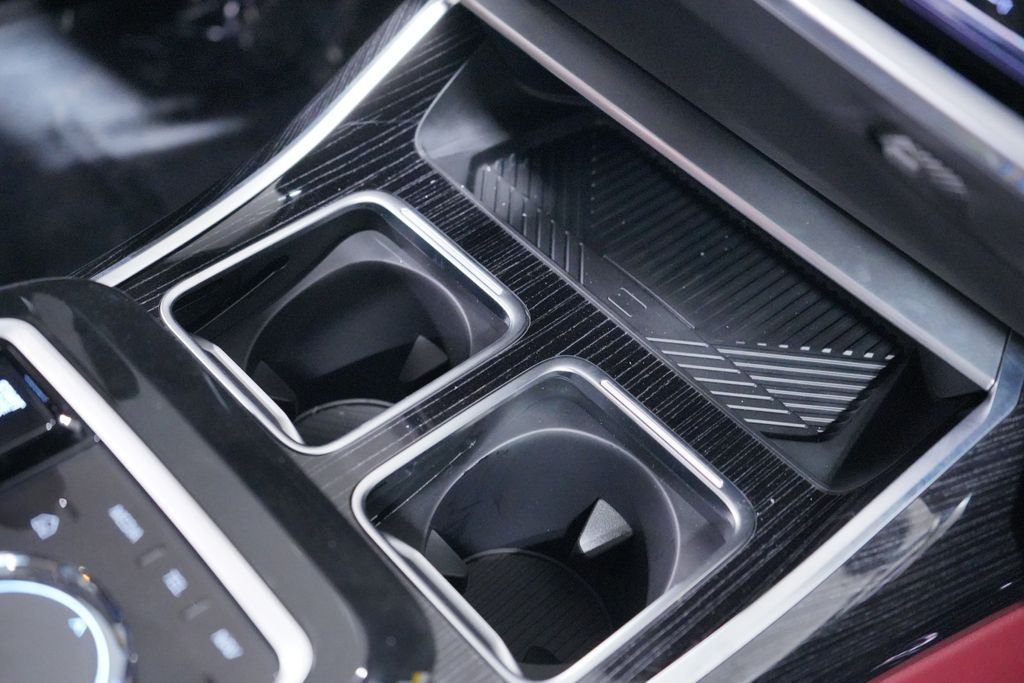 New 2026 Black Sapphire Metallic BMW 740i image 12
