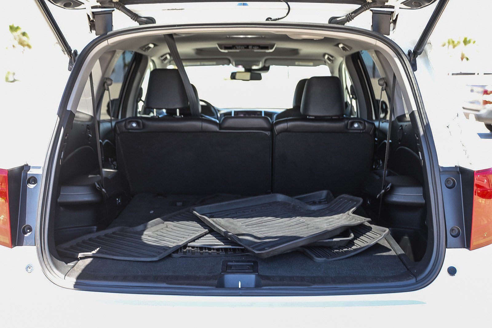 Used 2017 White Diamond Pearl Honda Touring image 24