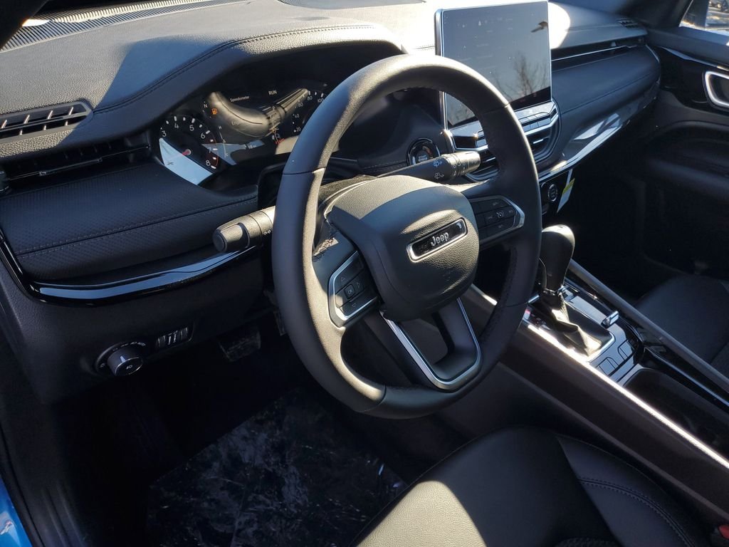 New 2026 Hydro Blue Pearlcoat Jeep Latitude image 16