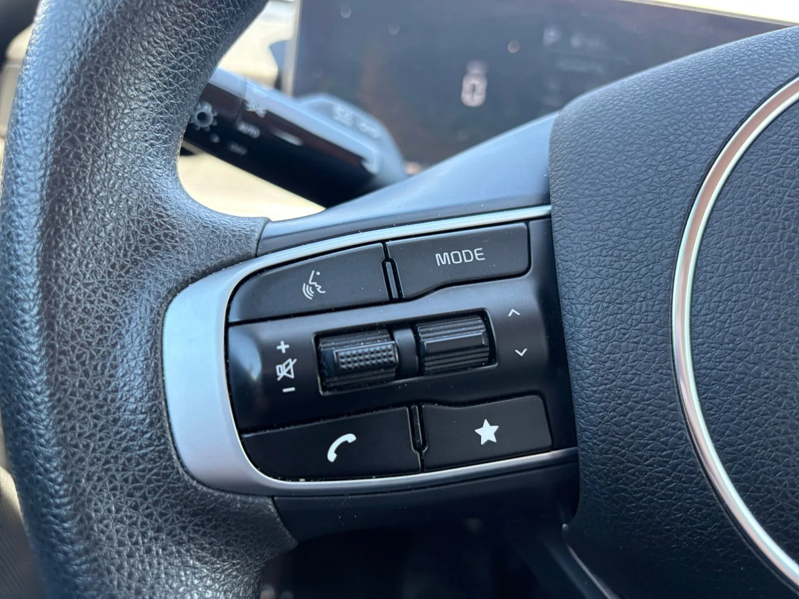 2025 Kia K5 LXS - Photo 26