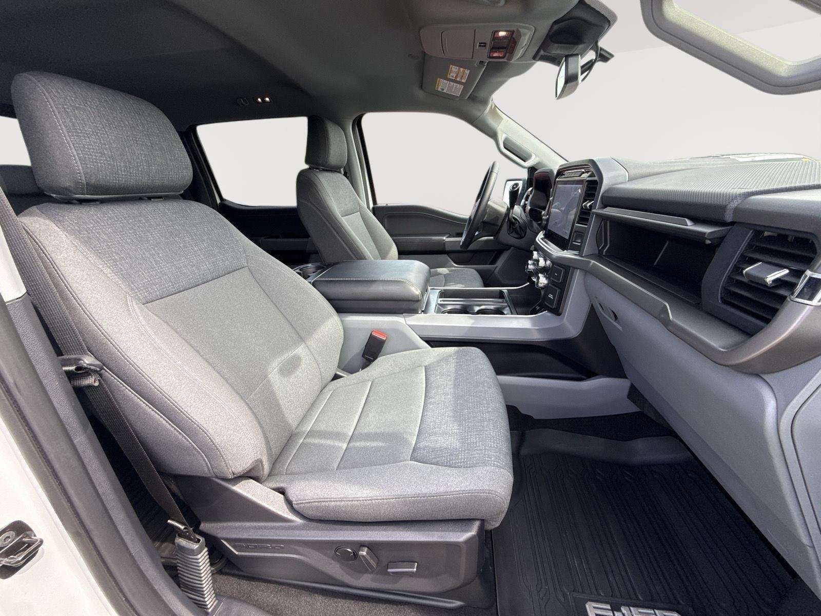 Used 2024 Oxford White Ford XLT image 30