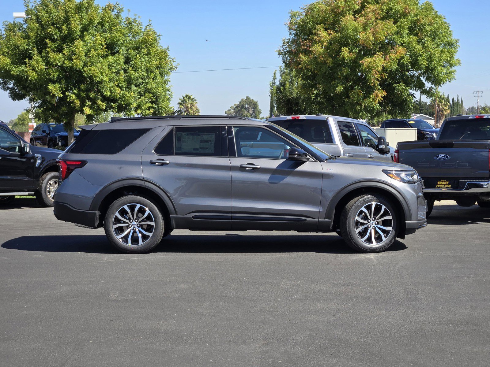 New 2026 Carbonized Gray Metallic Ford ST-Line image 3