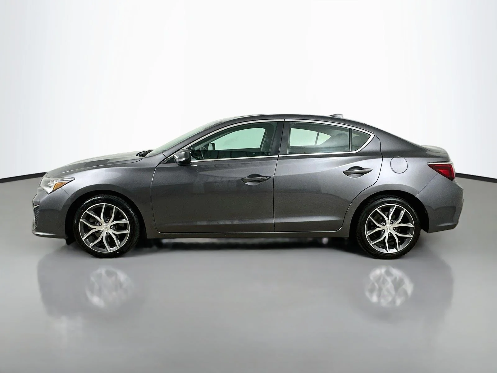 Used 2019  Acura  image 8