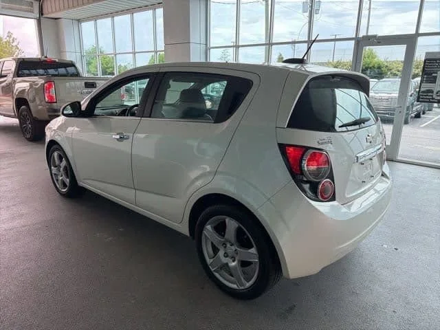 Used 2015 WHITE DIAMOND TRICOAT Chevrolet LTZ image 8