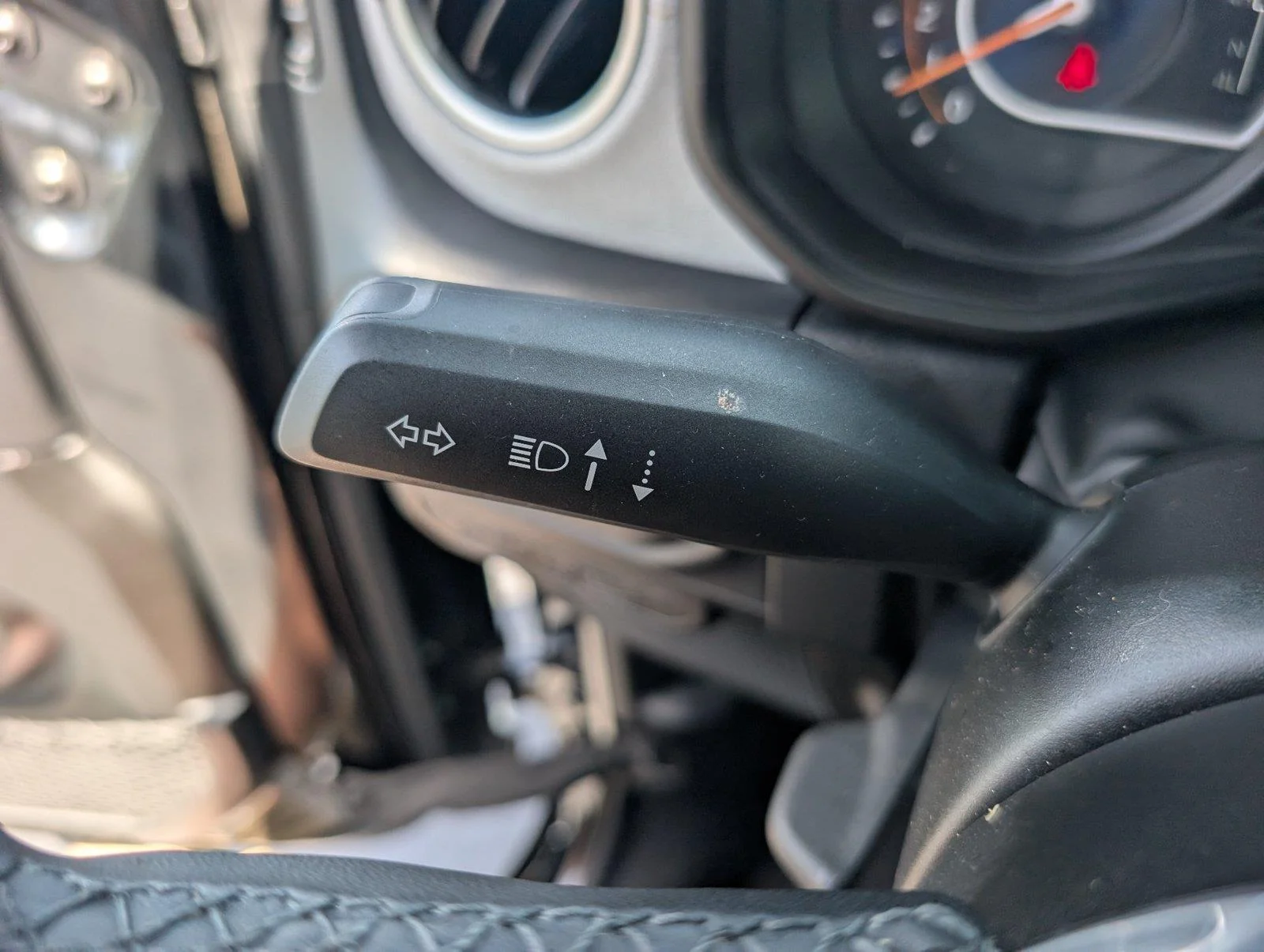 Used 2025 Black Clearcoat Jeep Sahara image 27