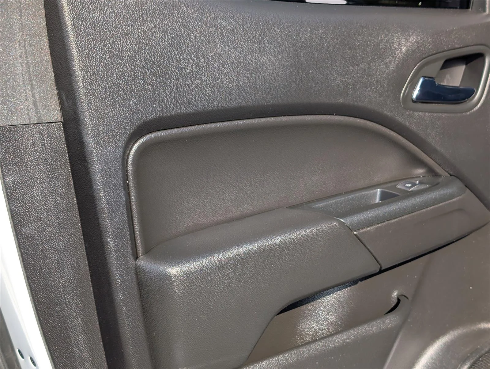 Used 2018 SUMMIT WHITE Chevrolet 4WD ZR2 image 27
