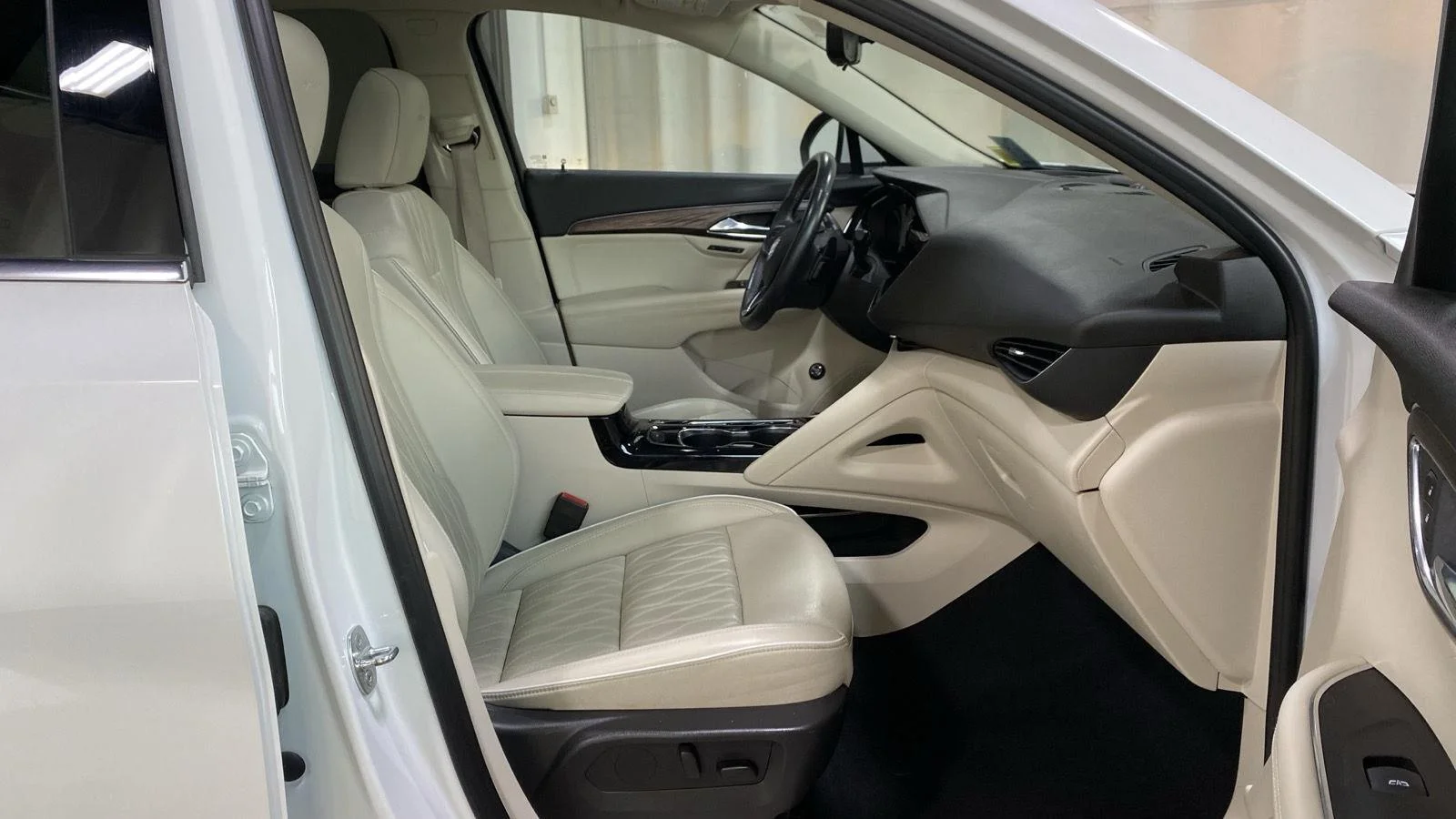 Used 2023 White Frost Tricoat Buick Avenir image 12