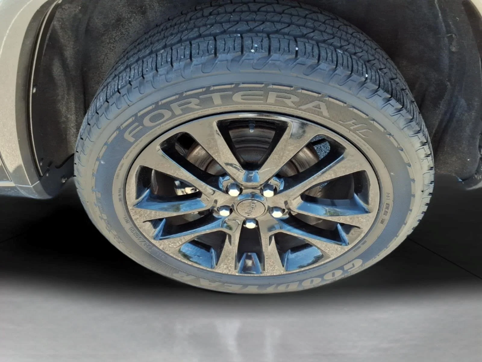 Used 2021 Granite Crystal Metallic Clearcoat Jeep Laredo X image 8