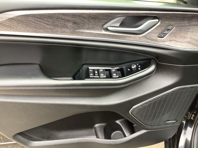 Used 2023 Diamond Black Jeep Overland image 10
