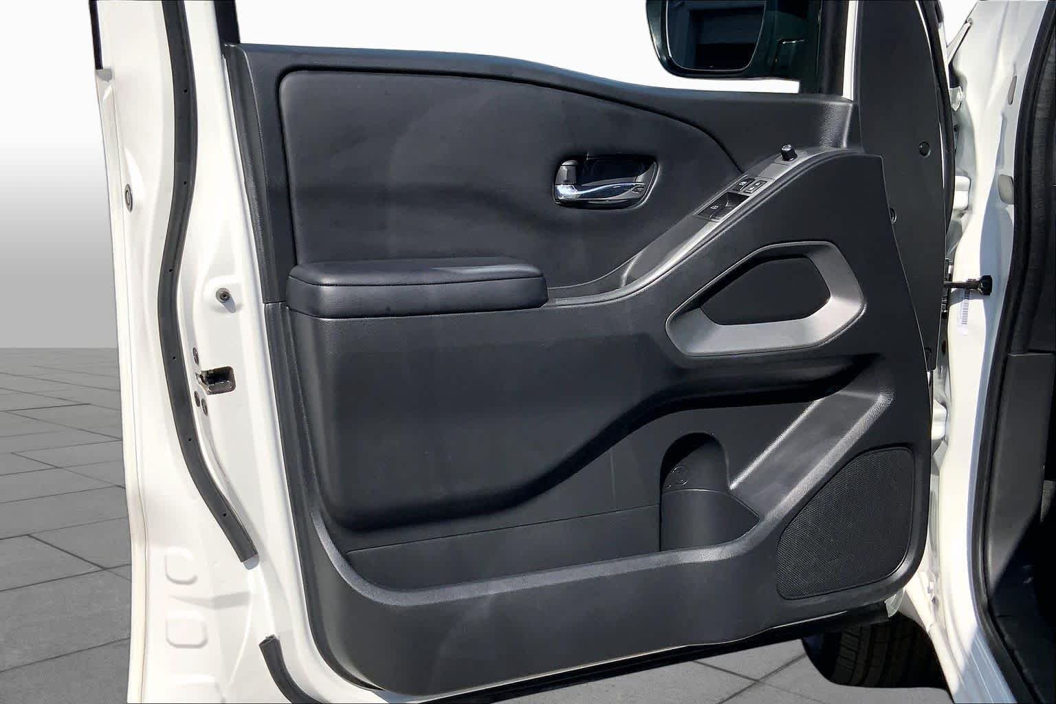 Used 2025 Glacier White Nissan SV image 19