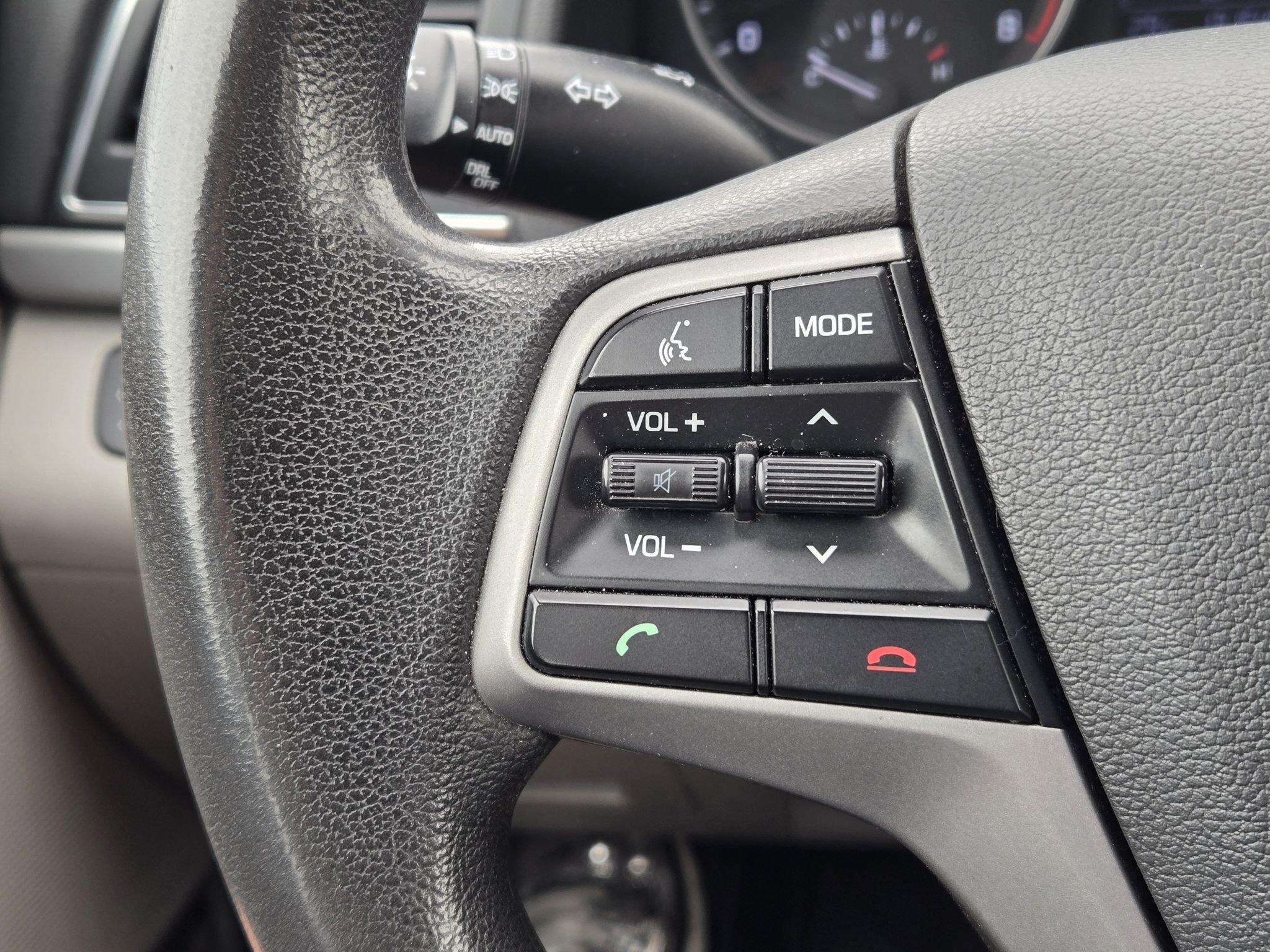 Used 2017 Black Noir Pearl Hyundai SE image 28