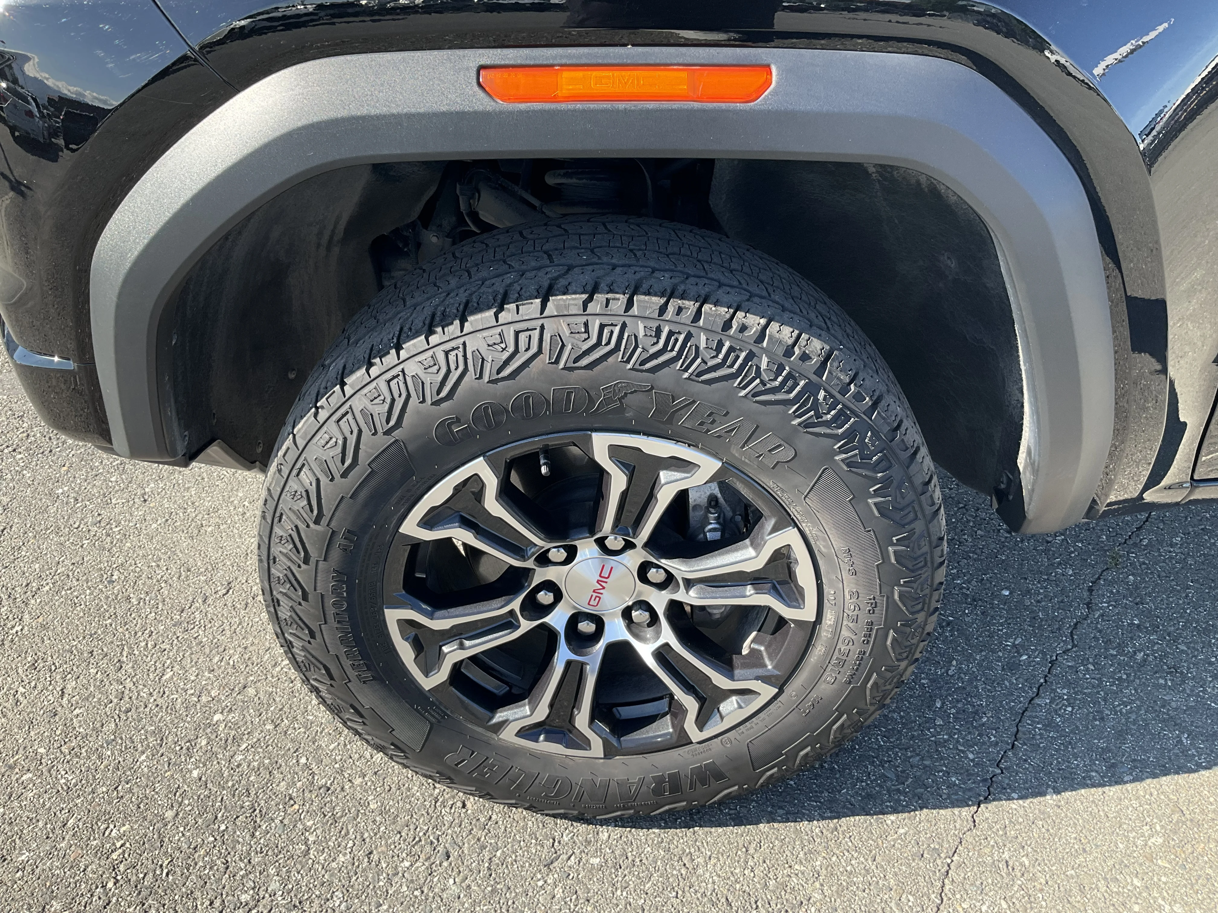 Used 2023 Onyx Black GMC 4WD AT4 image 6