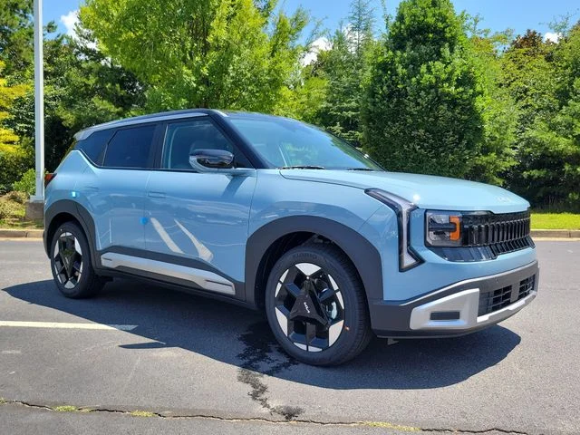 New 2027 Frost Blue / Black Roof Kia S image 3