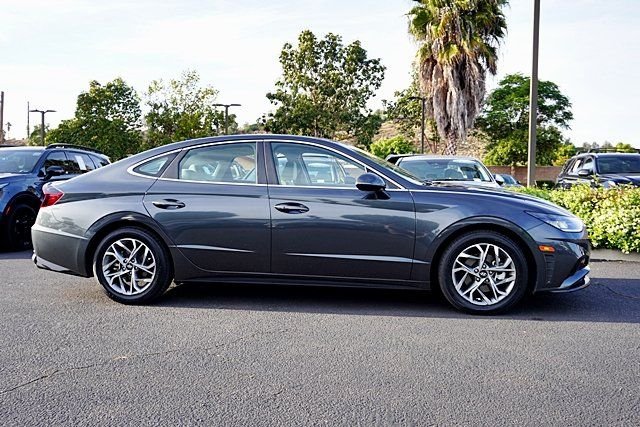 Used 2023 Gray Hyundai SEL image 6