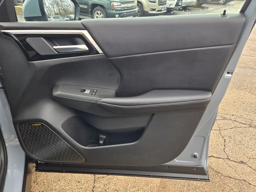 New 2026 Gray Mitsubishi SE image 6