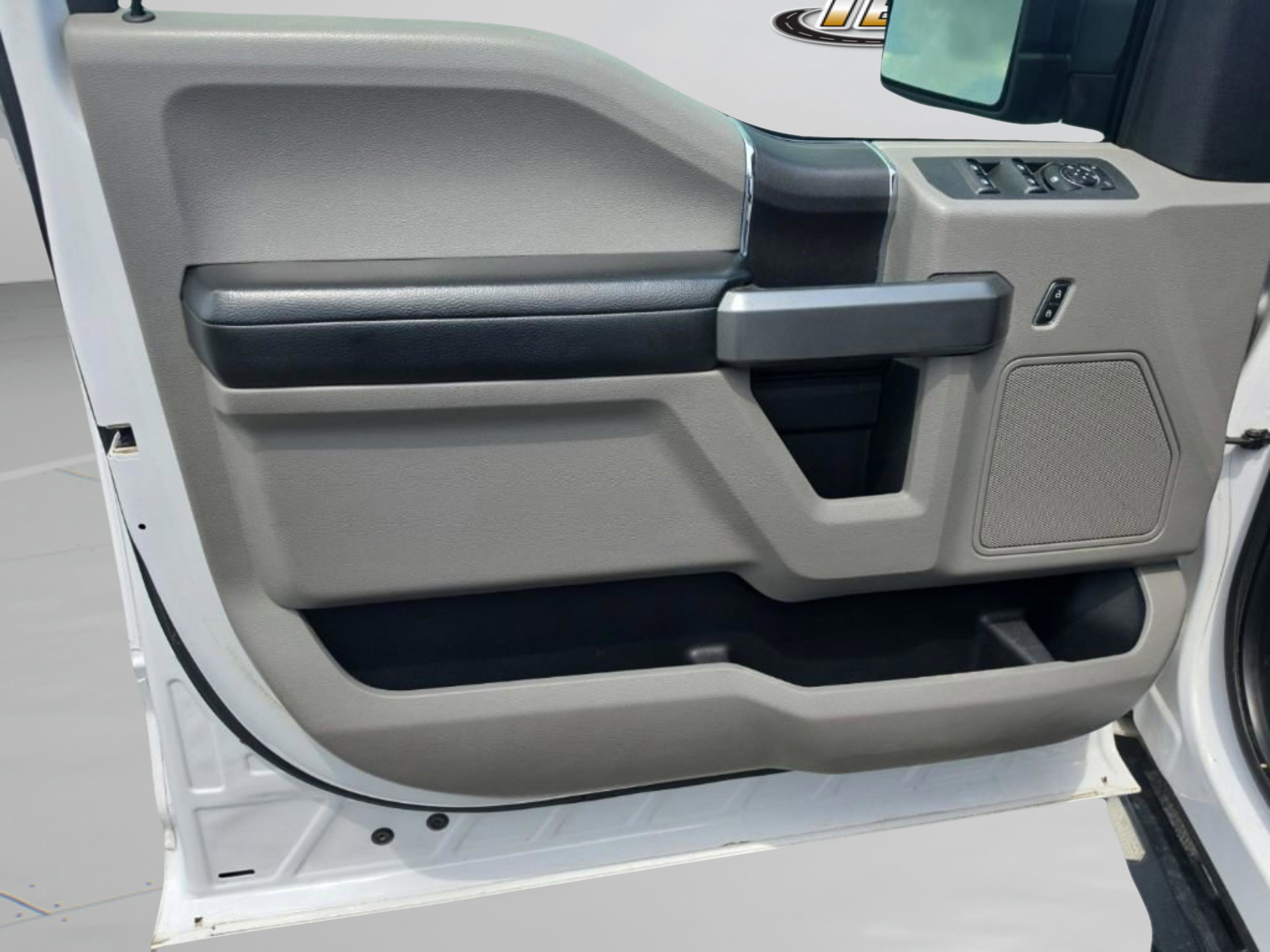 Used 2018 White Ford XLT image 12