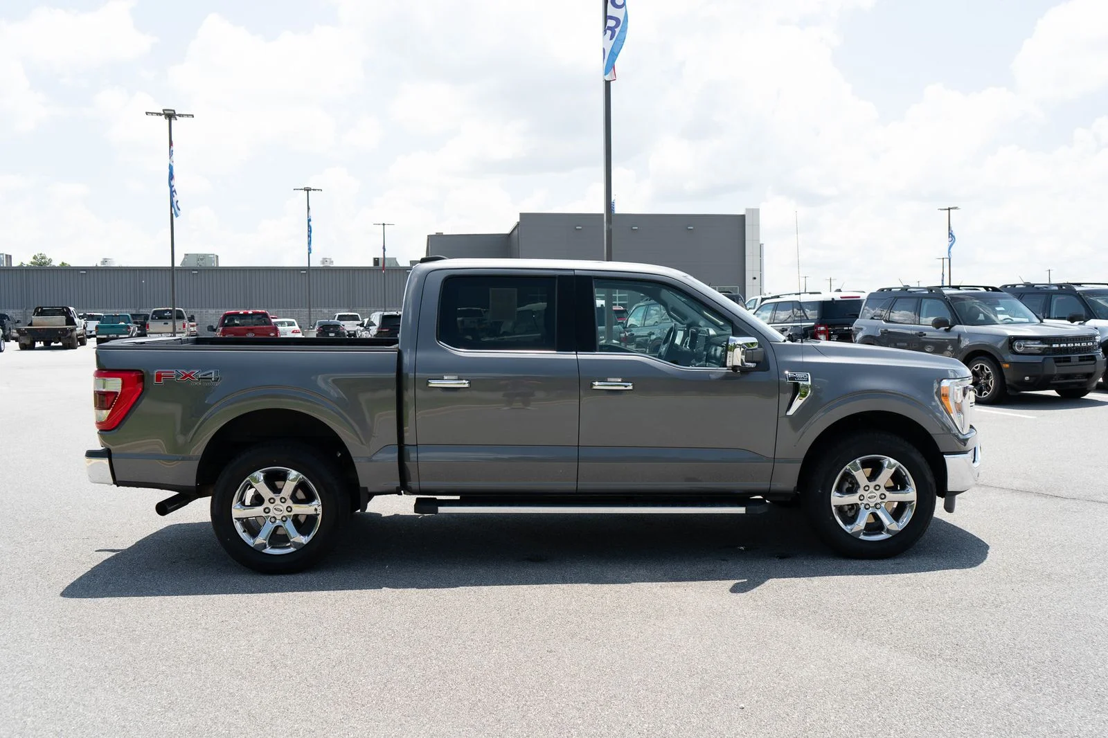 Used 2021 Gray Metallic Ford Lariat image 11