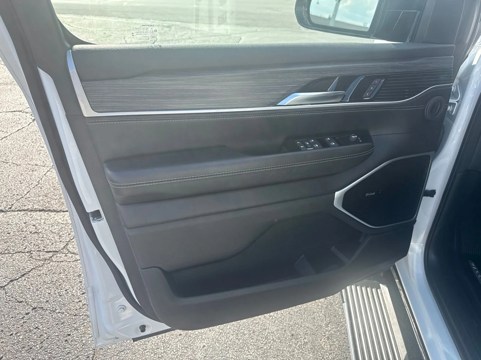 Used 2023 White Jeep Series III image 12