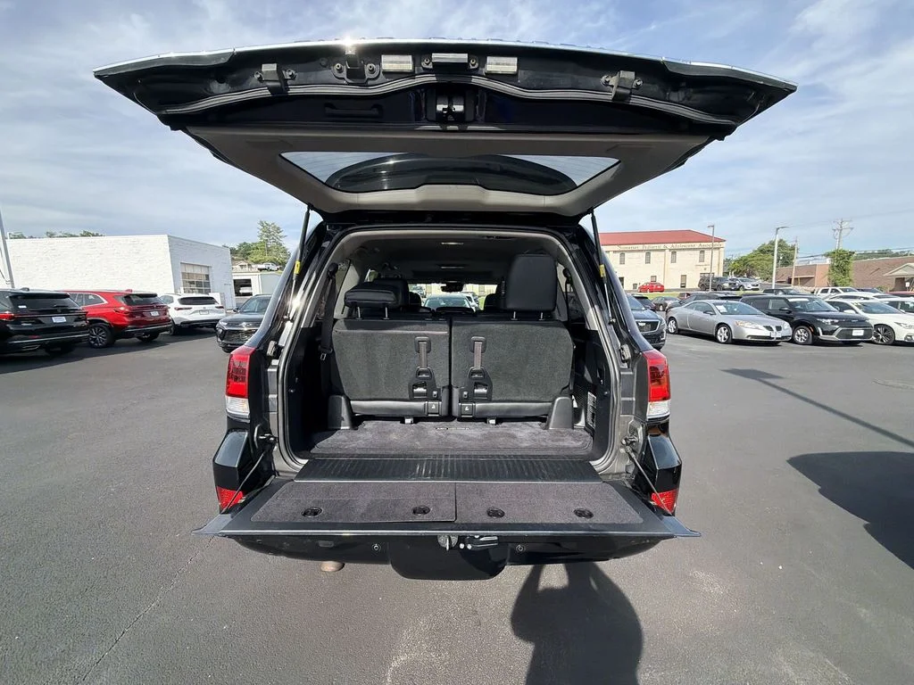 Used 2016 Black Toyota Base image 31