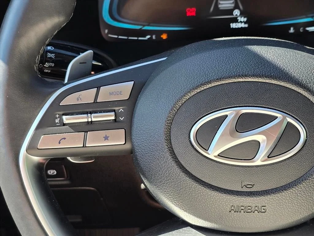 Used 2025 Gray Hyundai SEL image 17